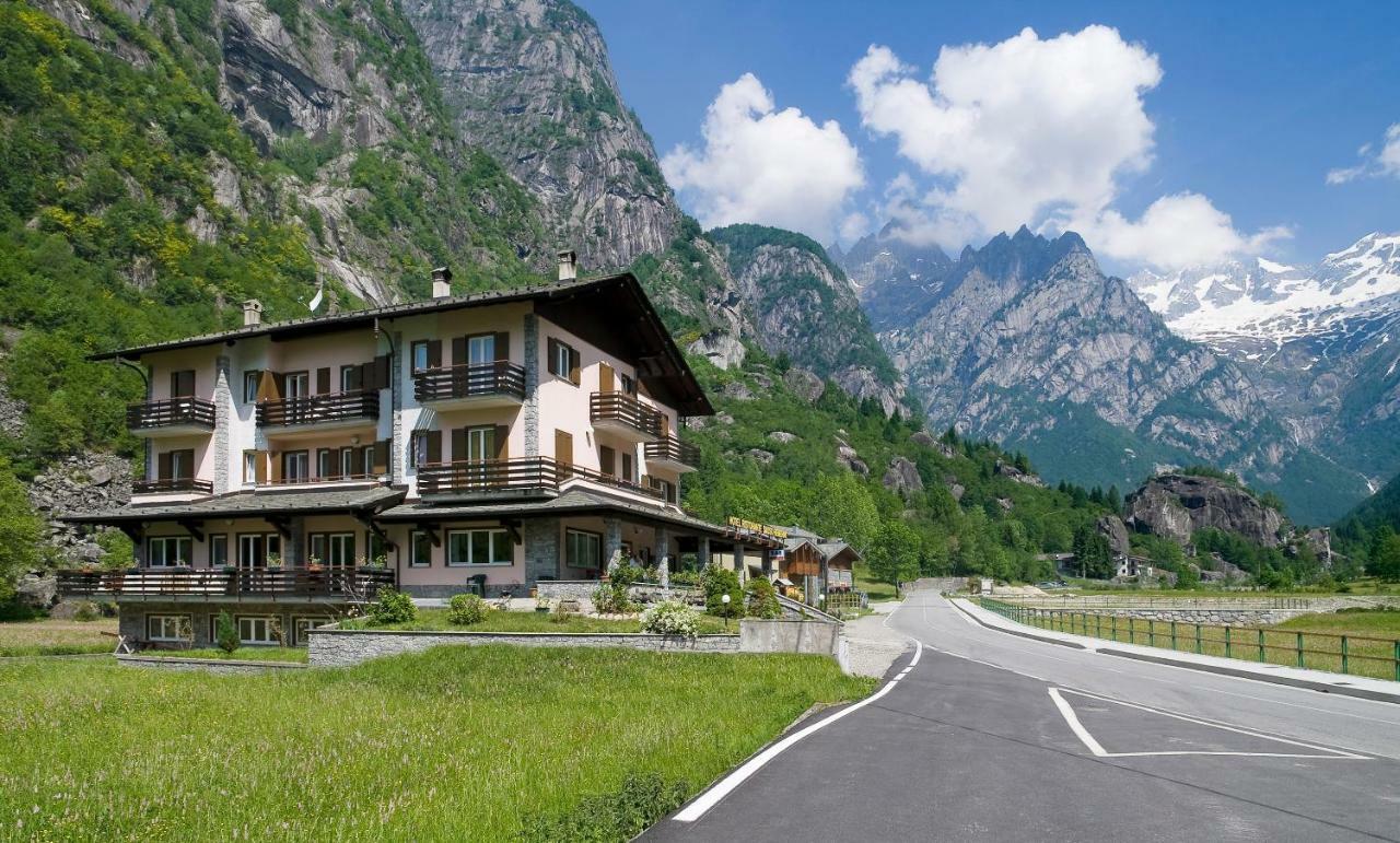Hotel Ristorante Sasso Remenno Val Masino Kültér fotó